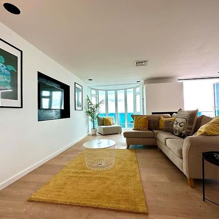 Stunning Panoramic Sea View Beach Location - Sleeps Up To 4 People - Free Parking - The Best Beach! - Great Location - Fast Wifi - Smart Tv - Newly Decorated - Sleeps Up To 4! Close To Bournemouth & Poole Town Centre & Sandbanks 외부 사진